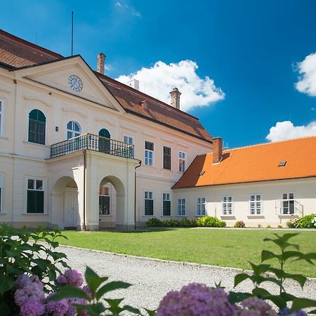 Zamek Dukovany Exterior photo