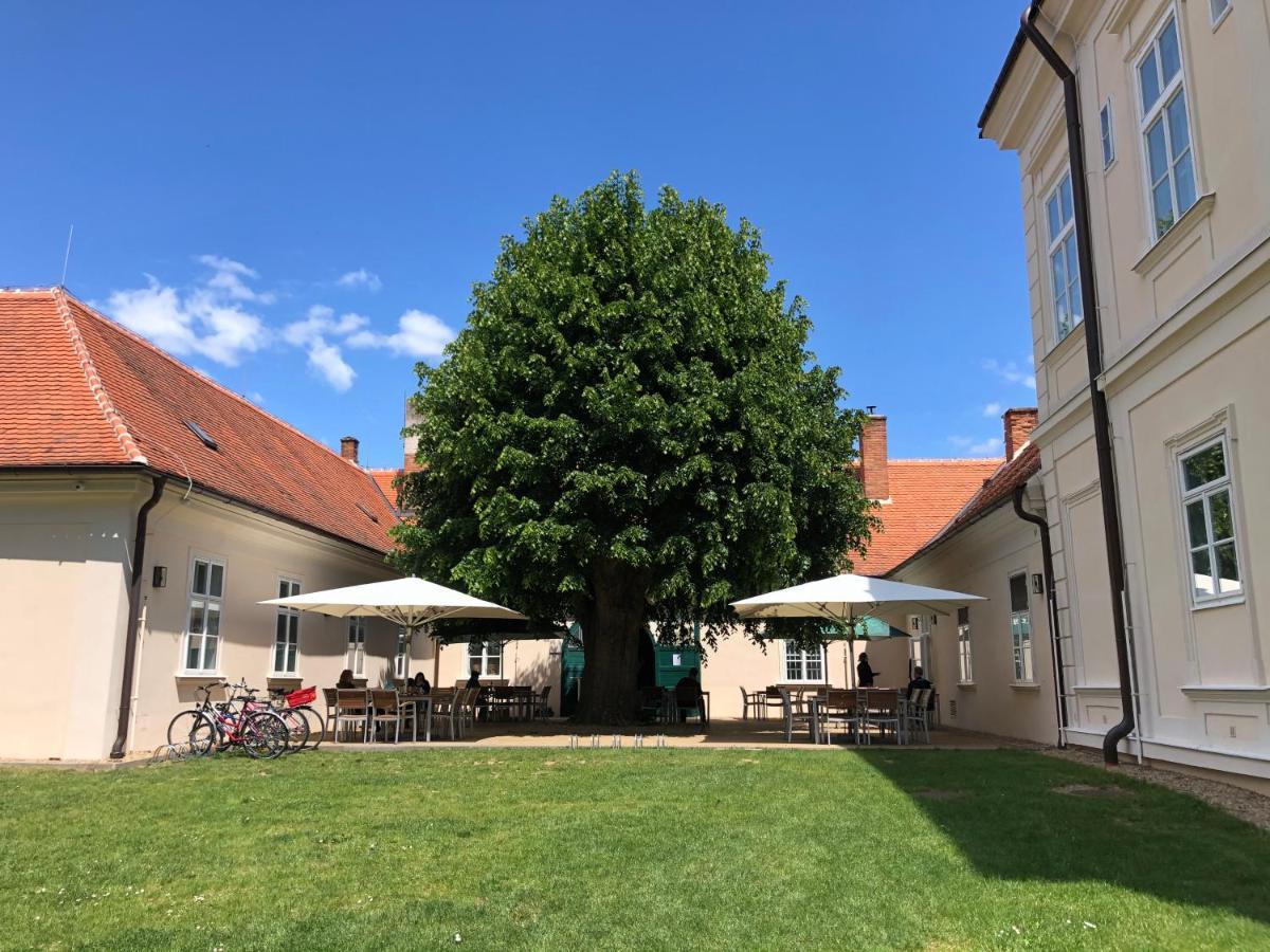 Zamek Dukovany Exterior photo