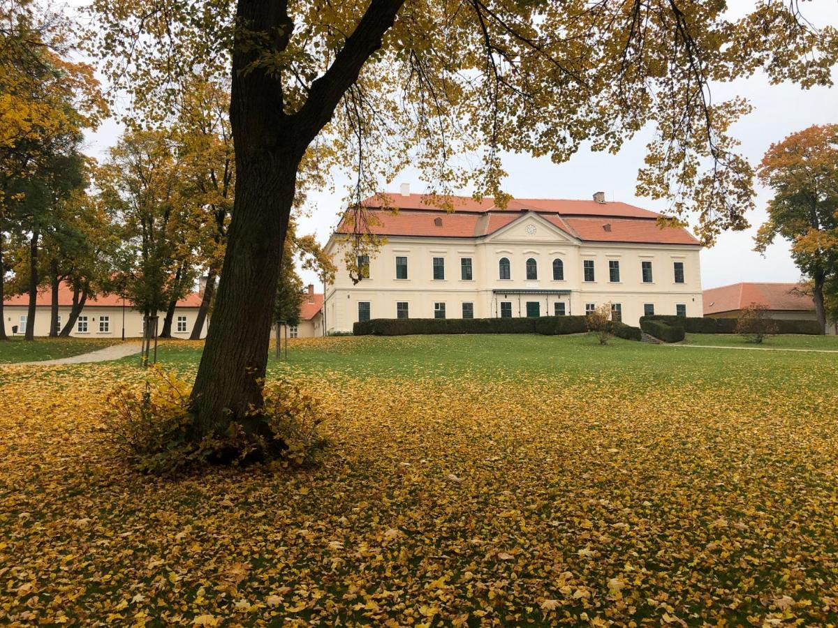 Zamek Dukovany Exterior photo